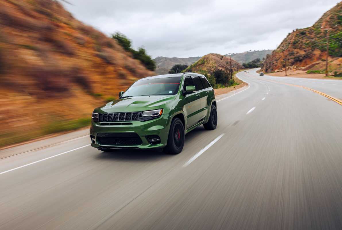Jeep Grand Cherokee Combines Luxury with Off-Road Capability