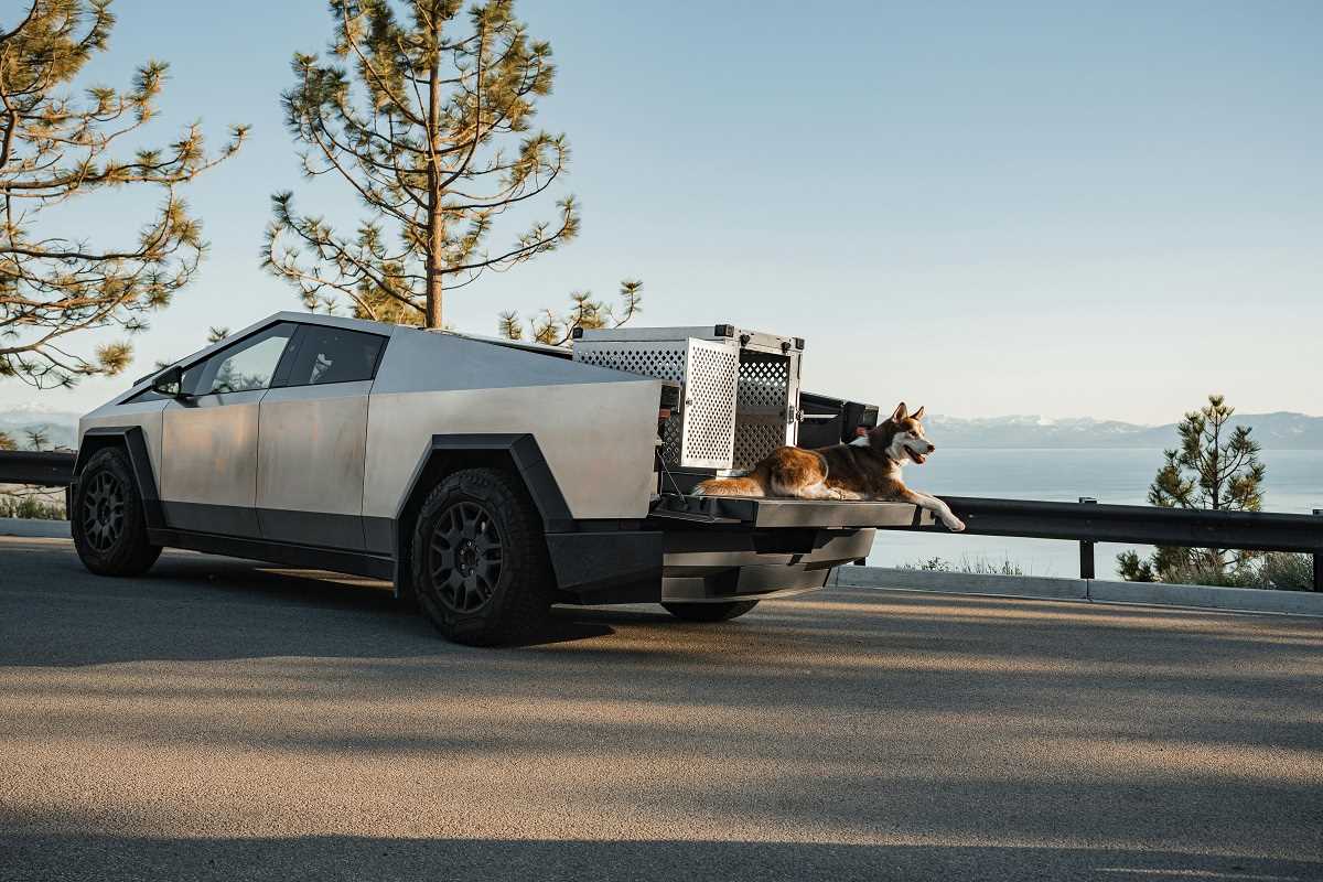 The Cybertruck - Garbage Can on Wheels 